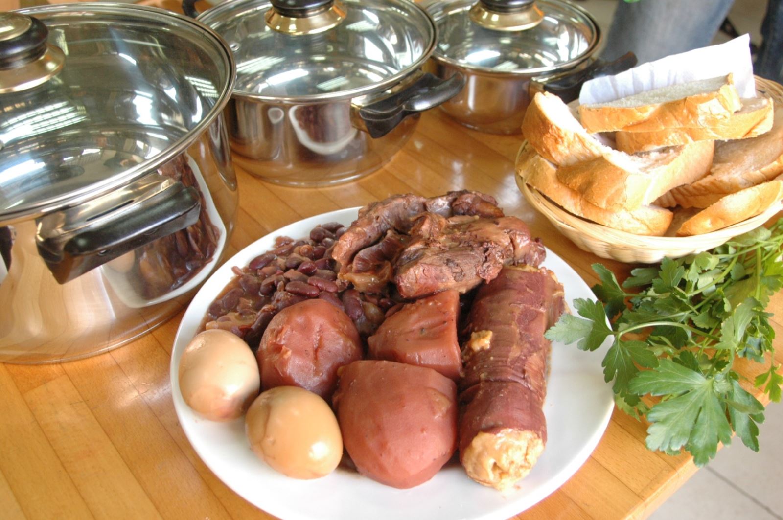 חמין של סנדר. צילום גיא הכט